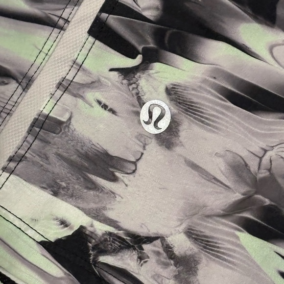 Rare Lululemon Pace Breaker Liner Less Abstract Patterned Shorts - Picture 4 of 4